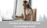Chica con auriculares estudiando frente a un portátil un grado en psicología