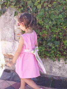 Mediana-paseo-irse de casa-blog-niña-piqué-rosa-independiente